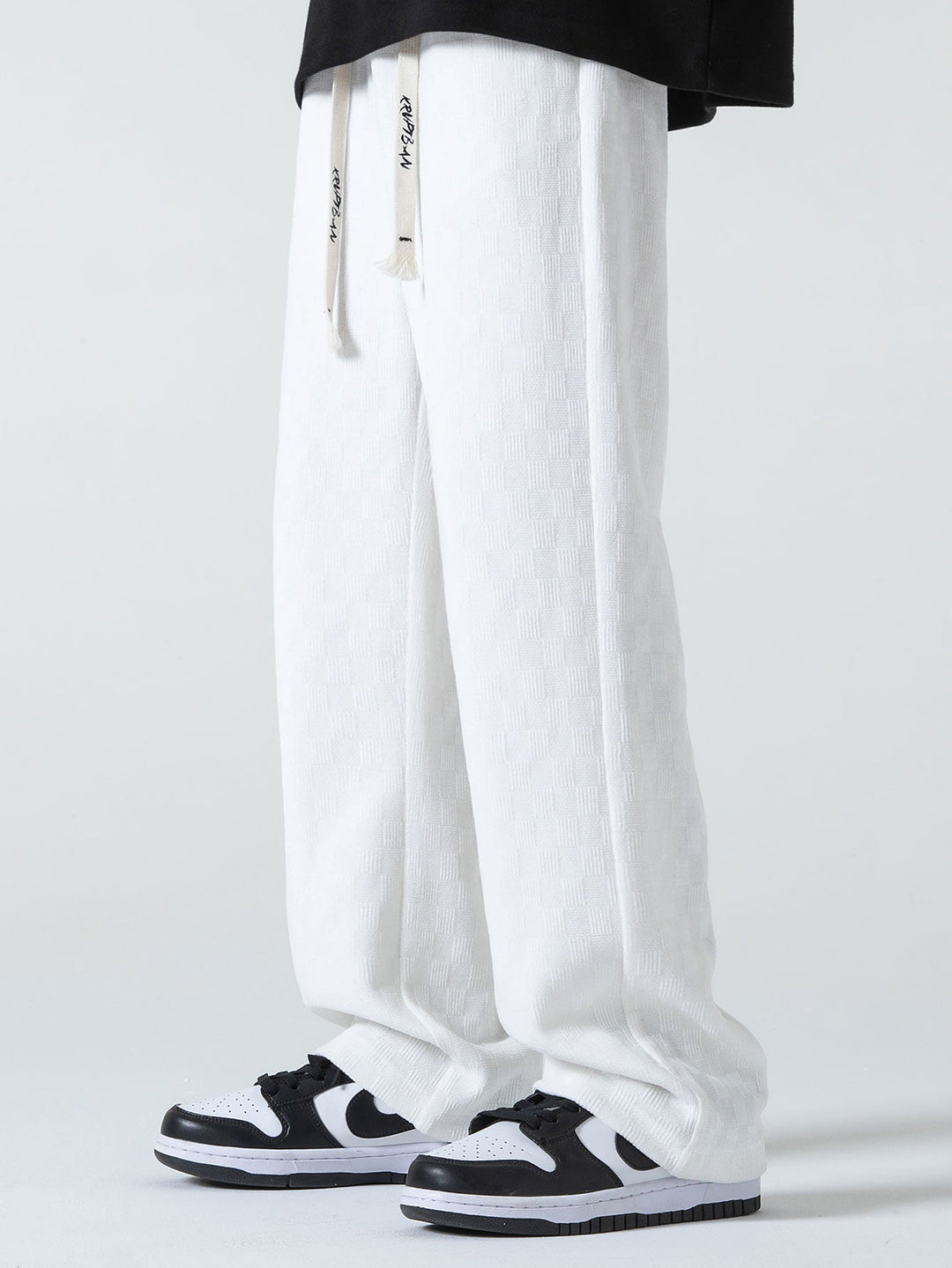 Calças de perna reta texturizadas em padrão xadrez